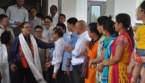 Governor Shri JP Rajkhowa interacting with the officers and officials of Raj Bhavan and their families during his departure at Raj Bhavan, Itanagar on 13th September 2016